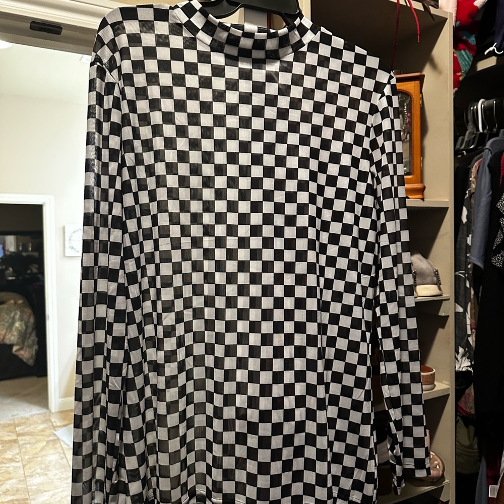 Boutique Black & White Checkered Long Sleeve Women’s Undershirt
